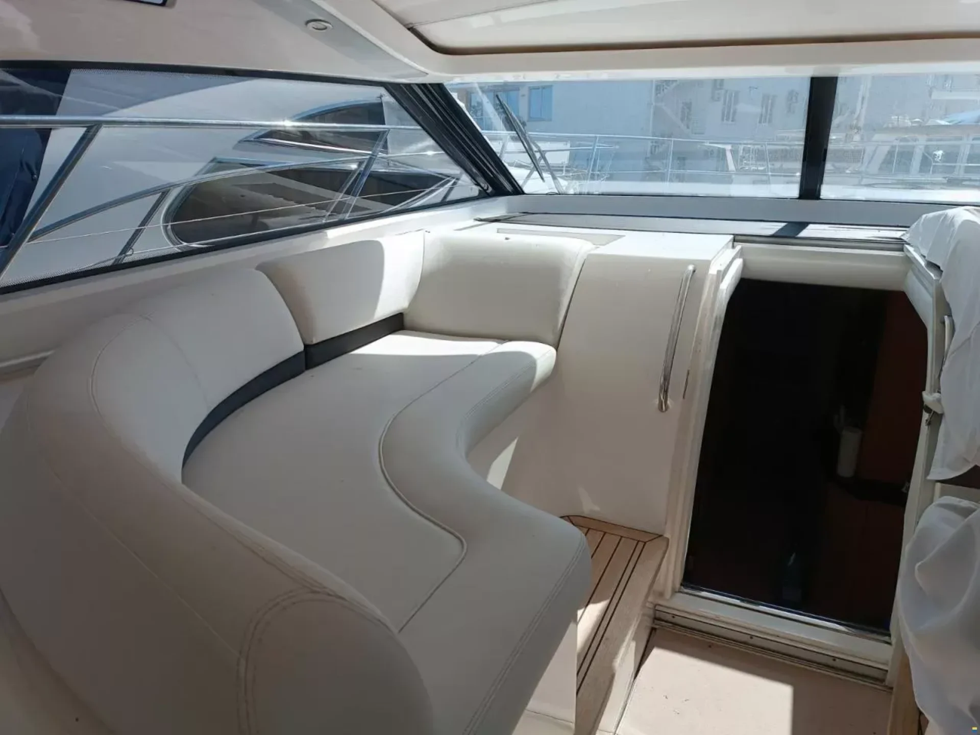 2011 Princess 43  - Photo 10