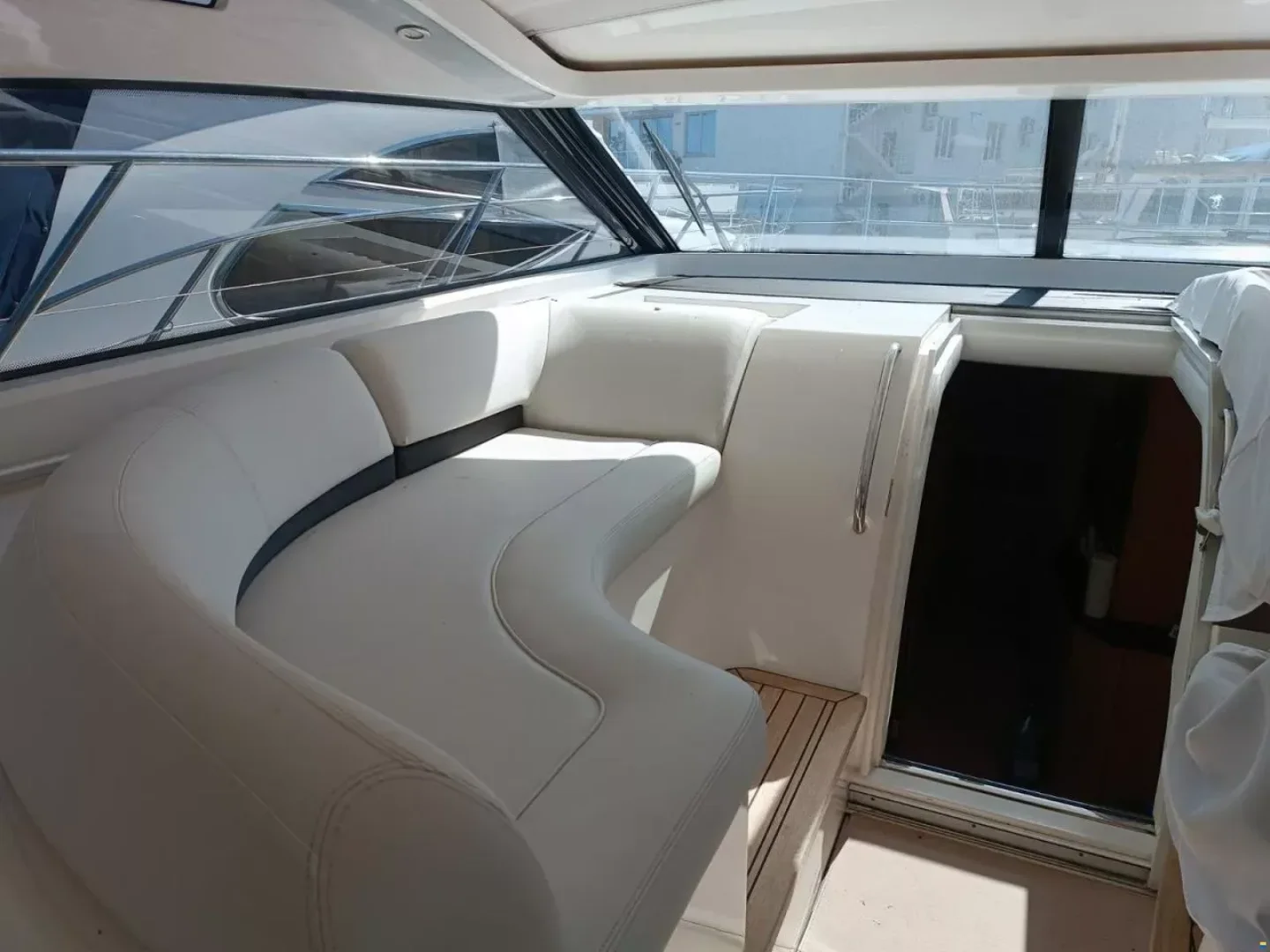 2011 Princess 43  - Photo 10
