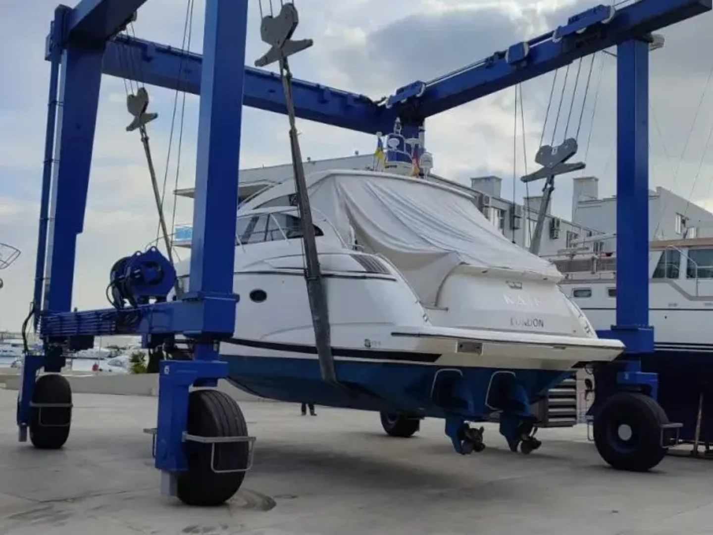2011 Princess 43  - Photo 23