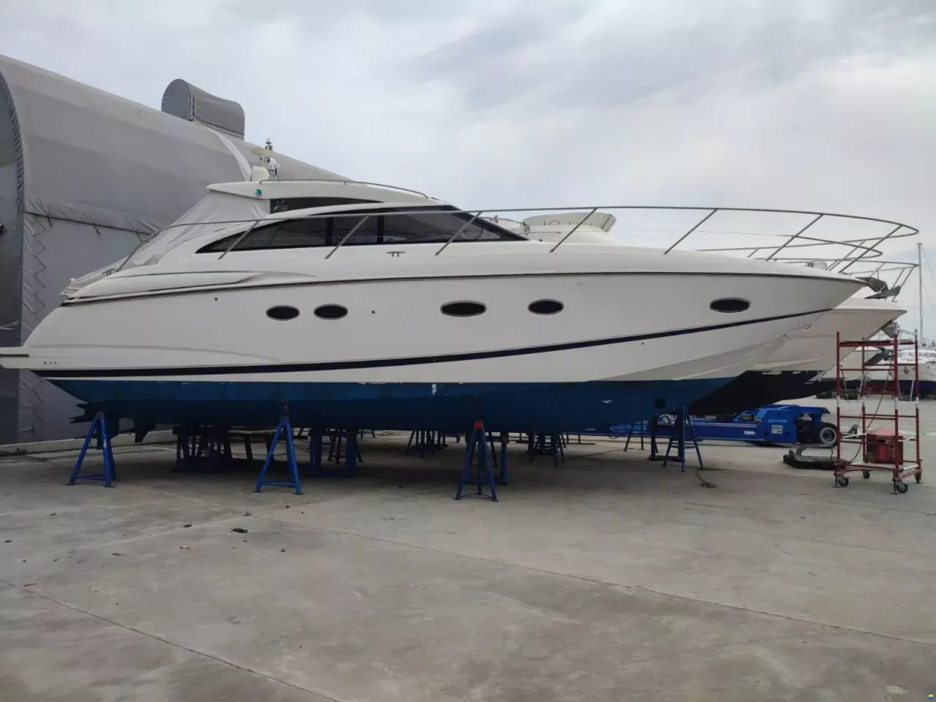 2011 Princess 43 