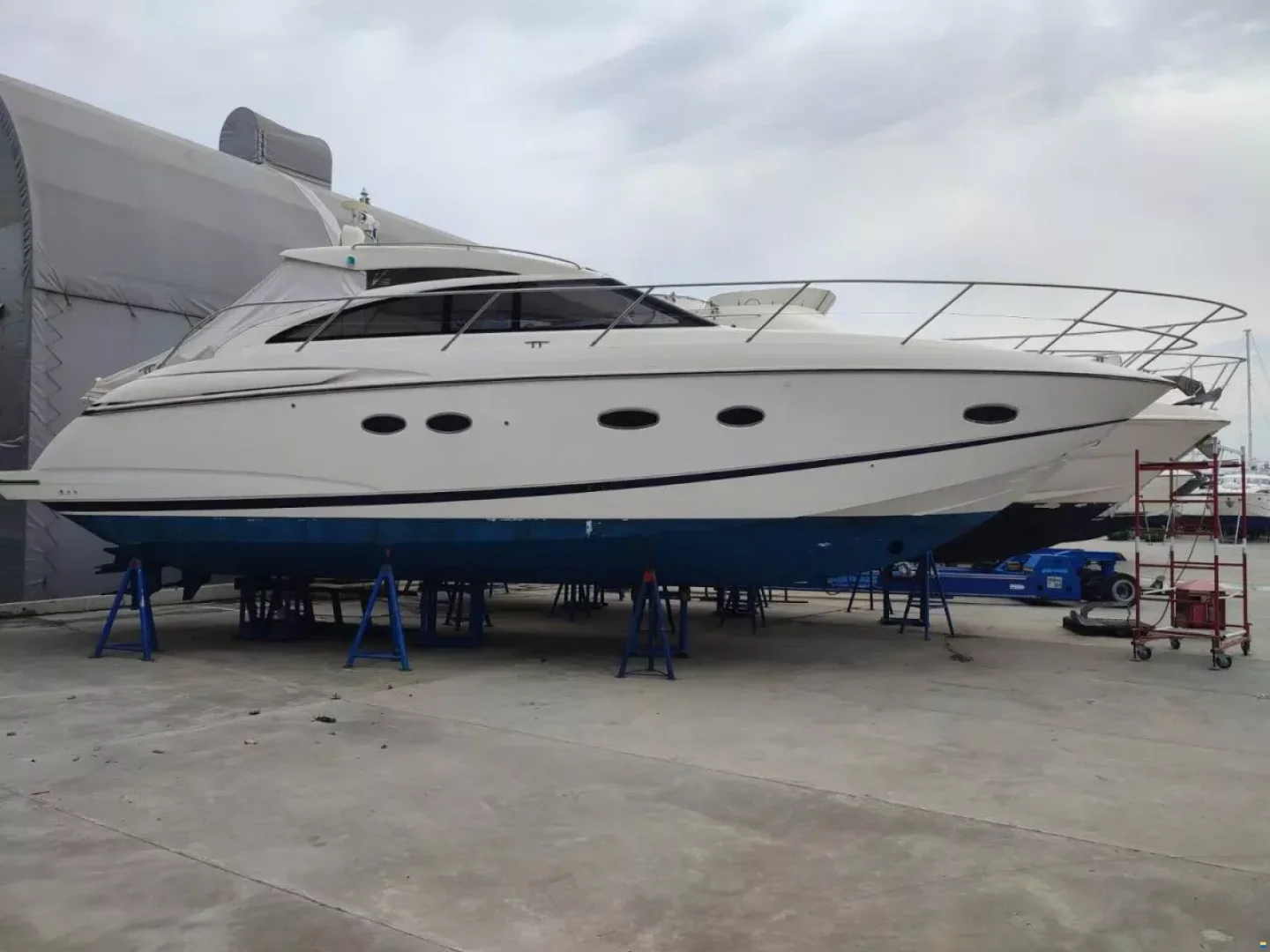 2011 Princess 43 