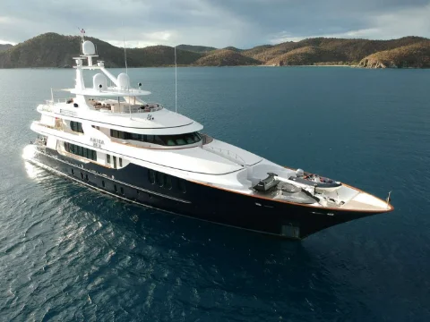 MY AMICA MEA | Hakvoort 151 | Yacht Charter Virgin Islands