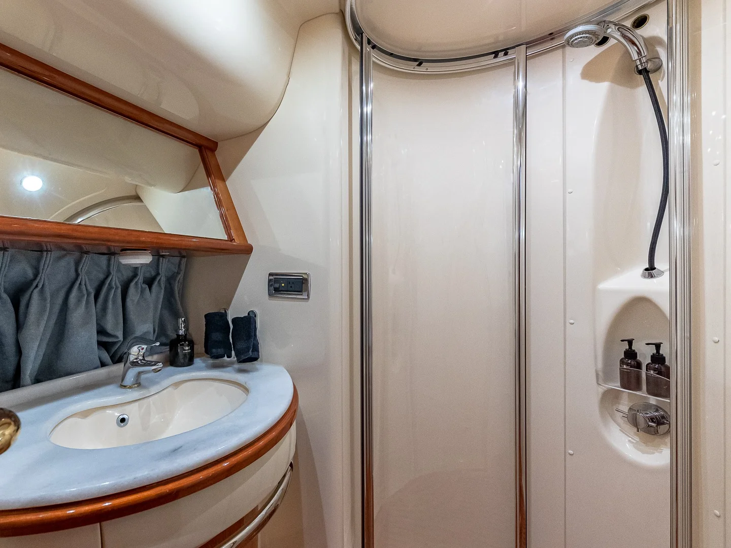 PRICELESS | Azimut 62 - Photo 52