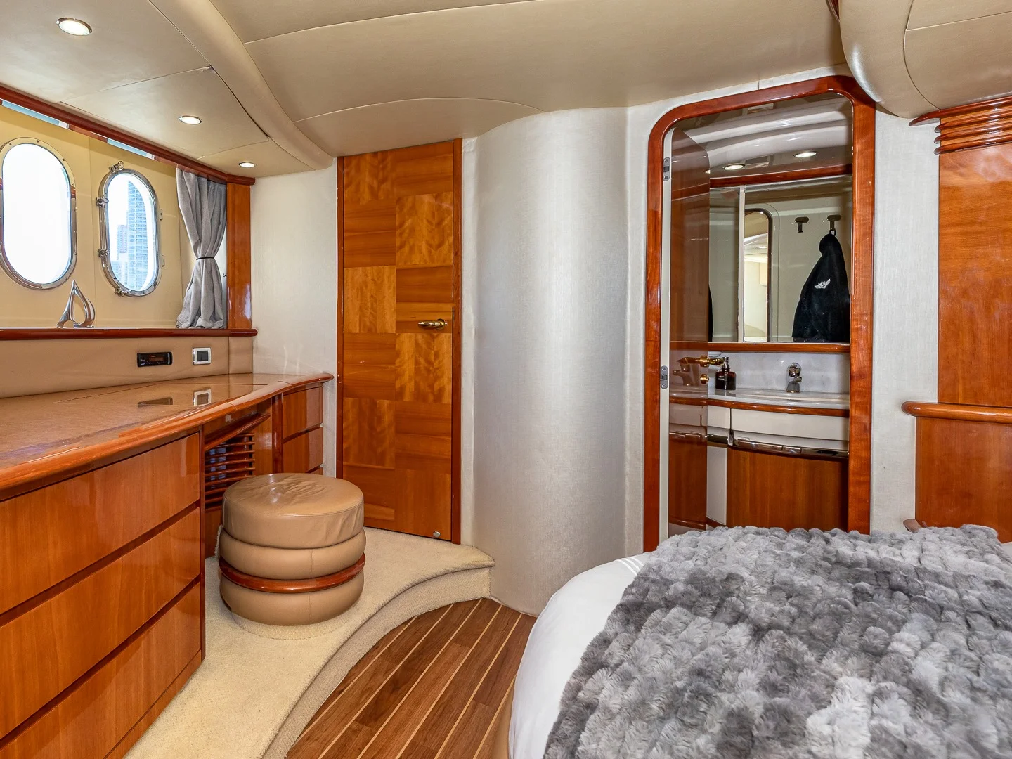 PRICELESS | Azimut 62 - Photo 46