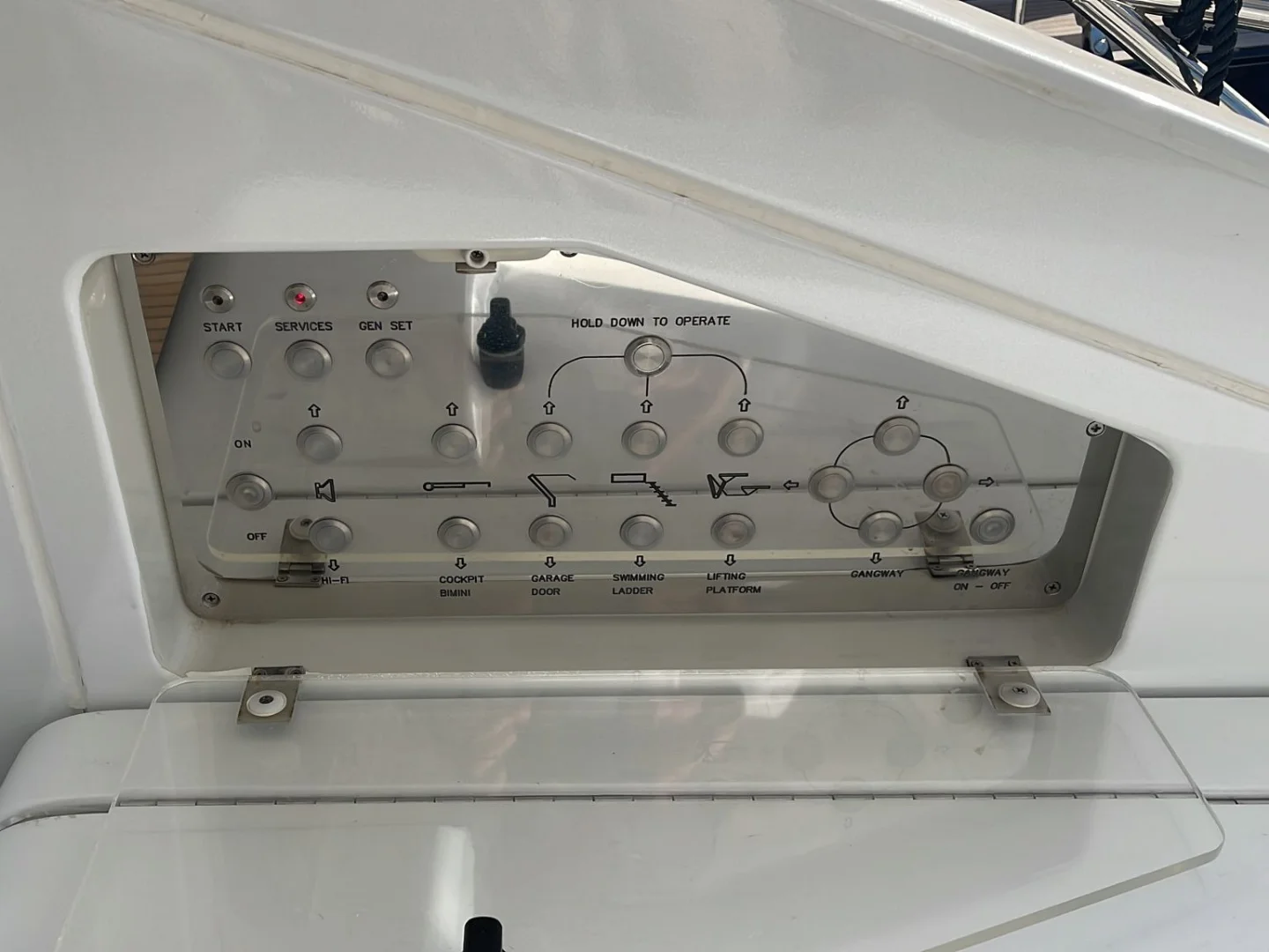 Azimut 68 S of 2007 for Sale - Photo 12