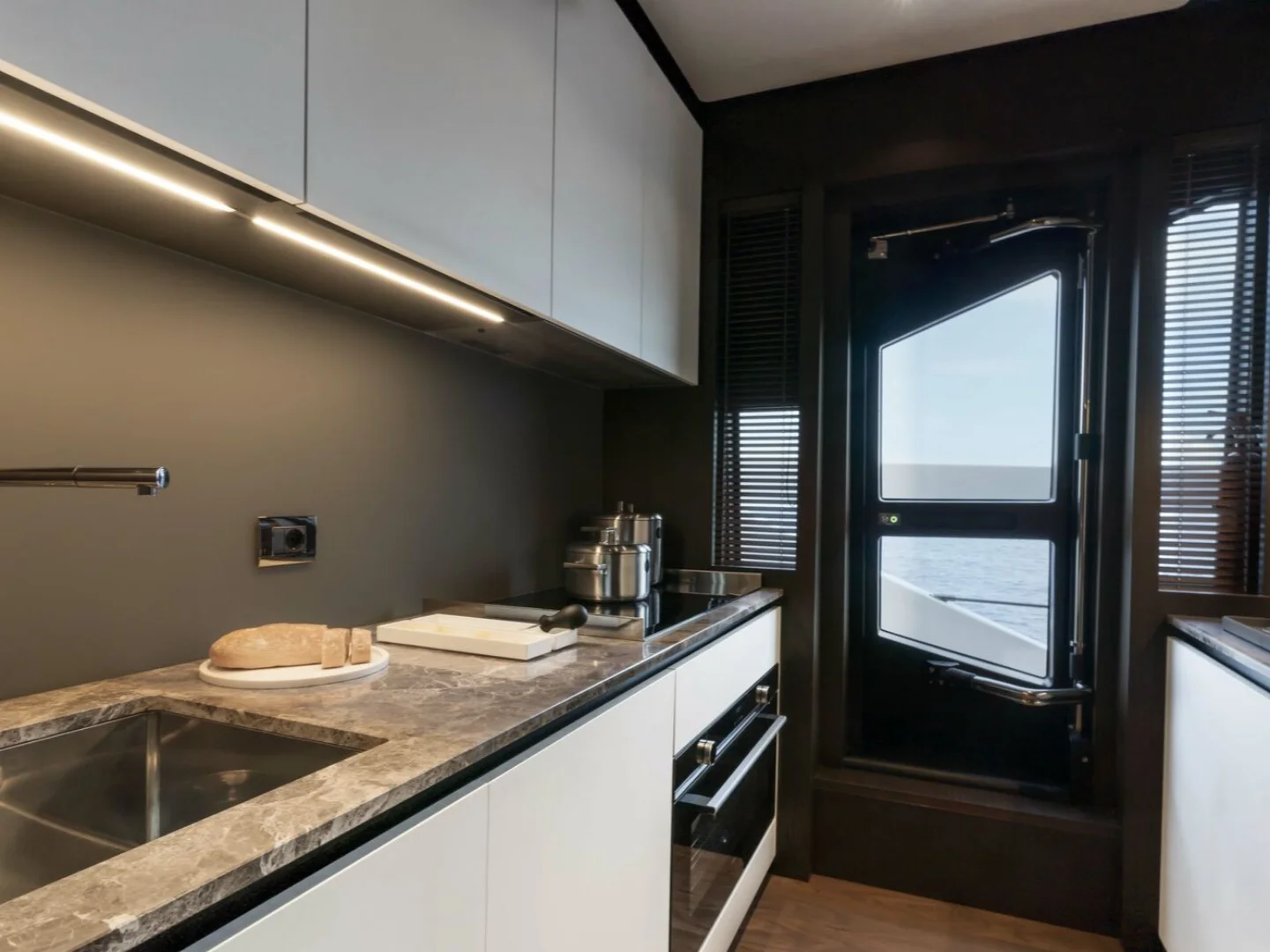 VITTORIA | Ferretti 860 - Photo 25