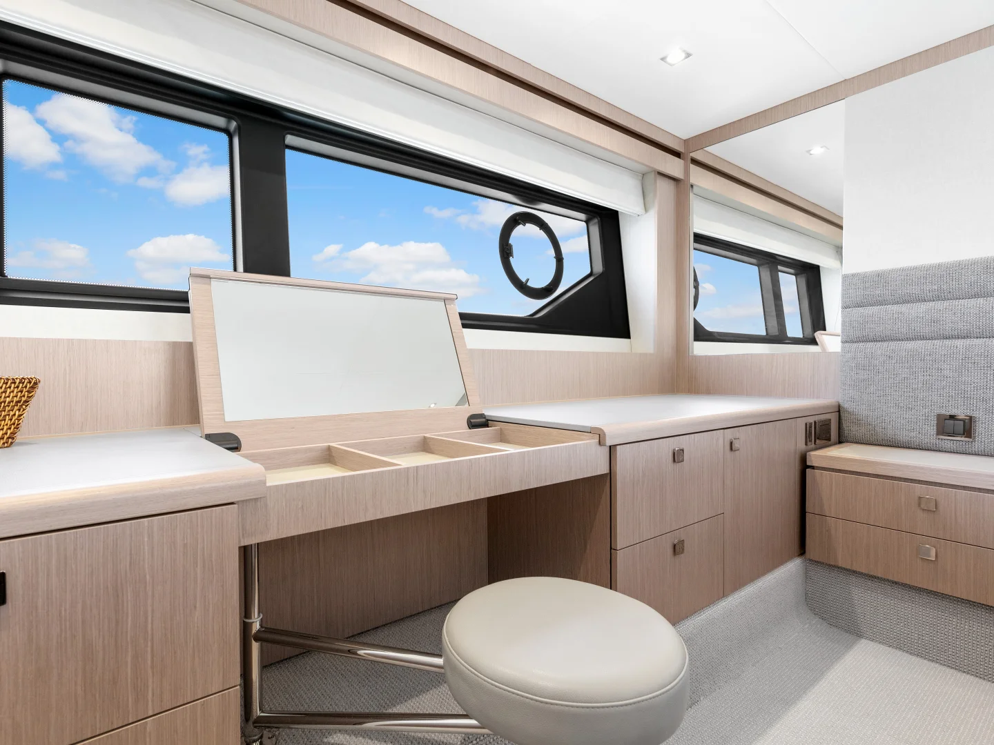 DONE DEAL | Sunseeker Manhattan 68 - Photo 40