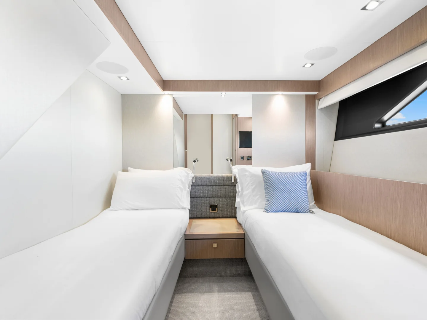 DONE DEAL | Sunseeker Manhattan 68 - Photo 26
