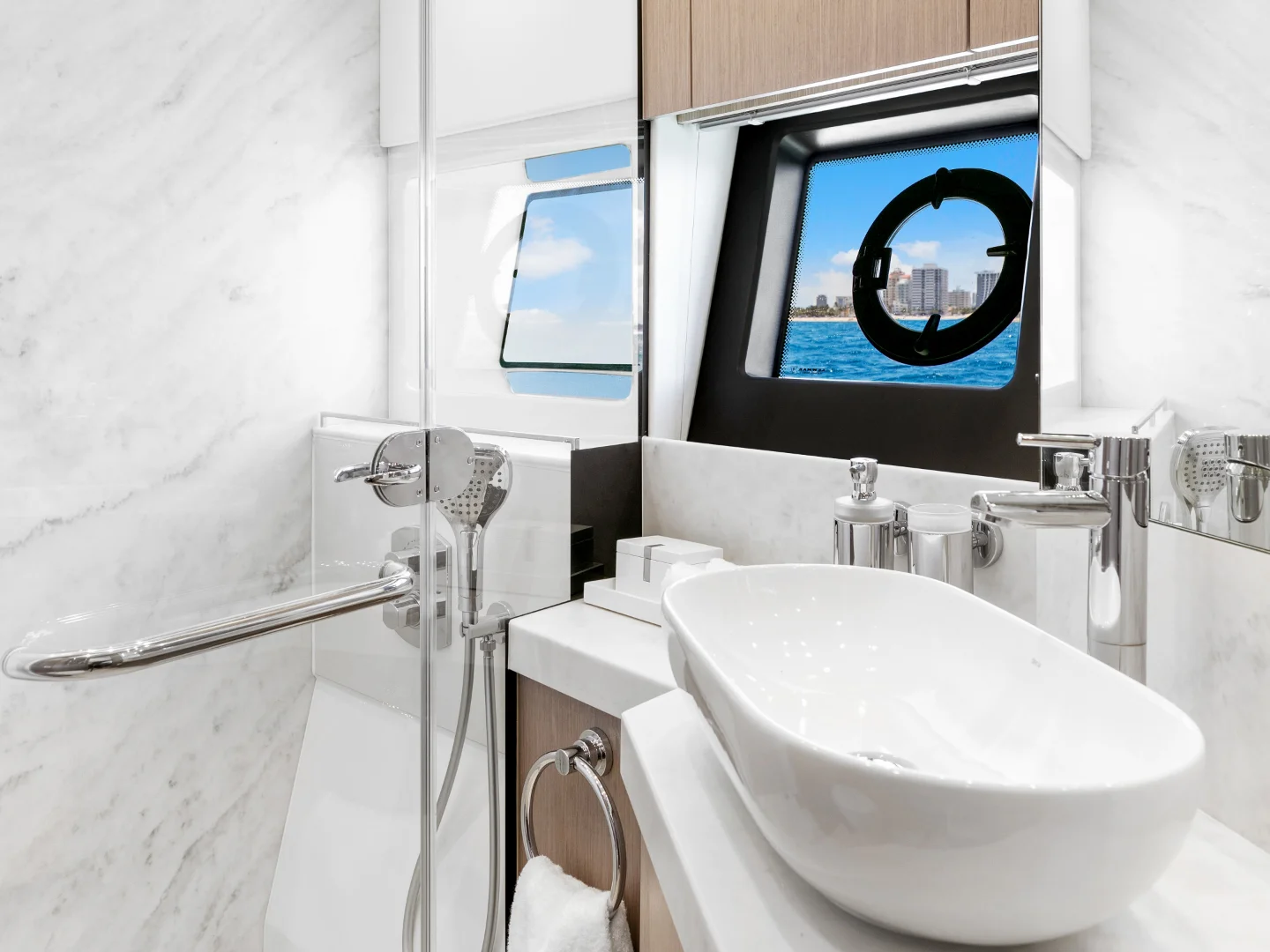 DONE DEAL | Sunseeker Manhattan 68 - Photo 21