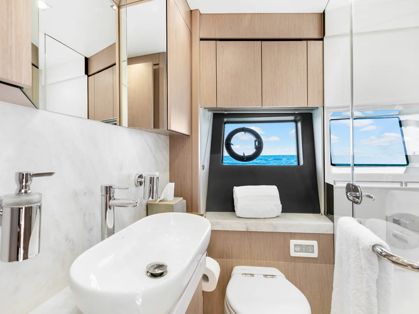 DONE DEAL | Sunseeker Manhattan 68 - Photo 24