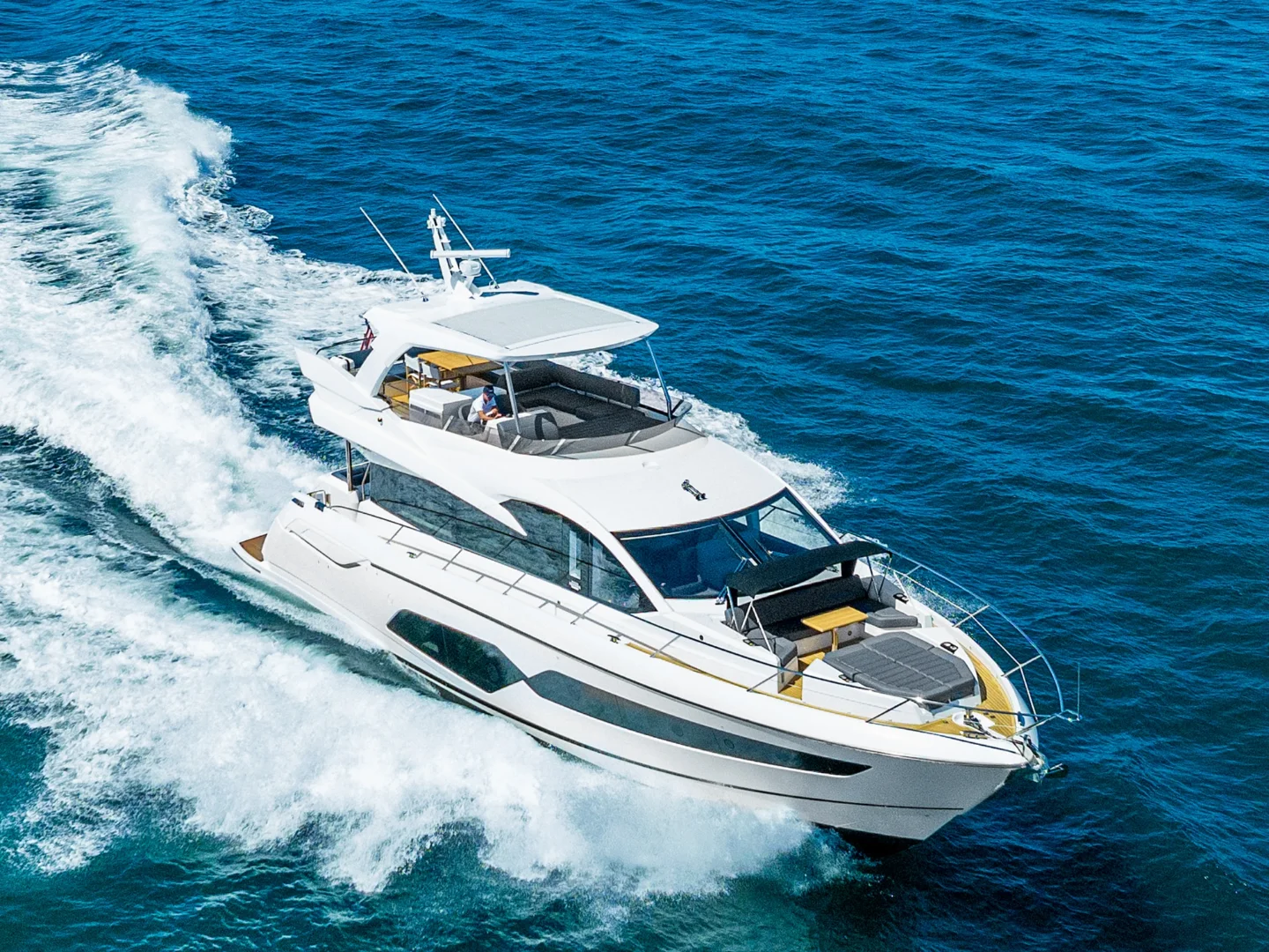 DONE DEAL | Sunseeker Manhattan 68 - Photo 10