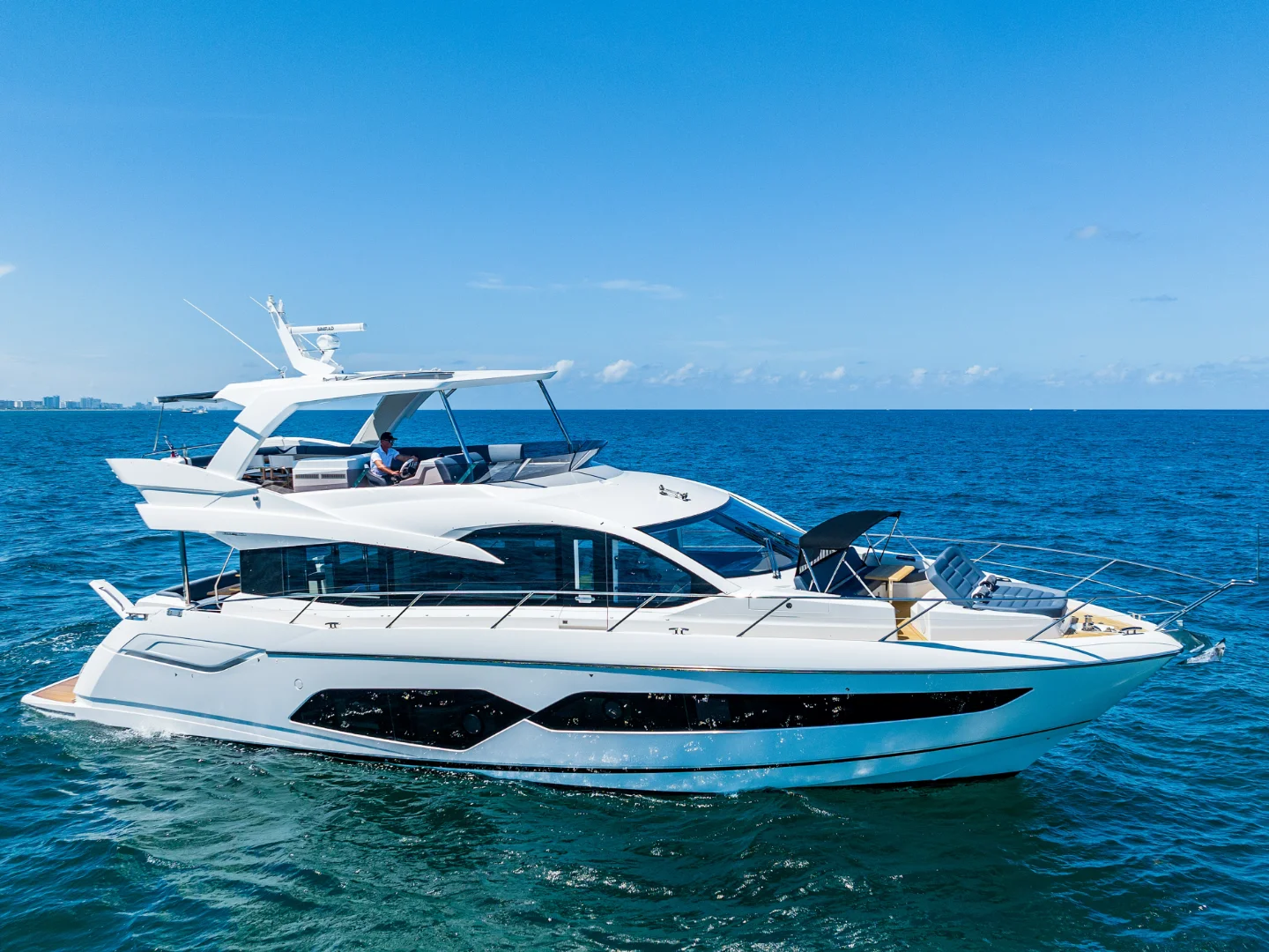 DONE DEAL | Sunseeker Manhattan 68