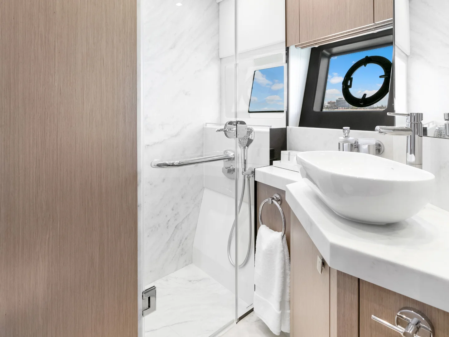 DONE DEAL | Sunseeker Manhattan 68 - Photo 22