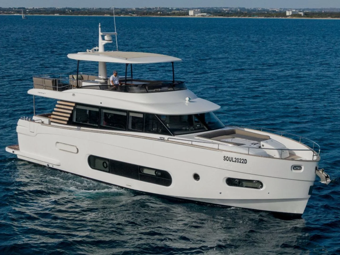 SOUL | Azimut Magellano 66 