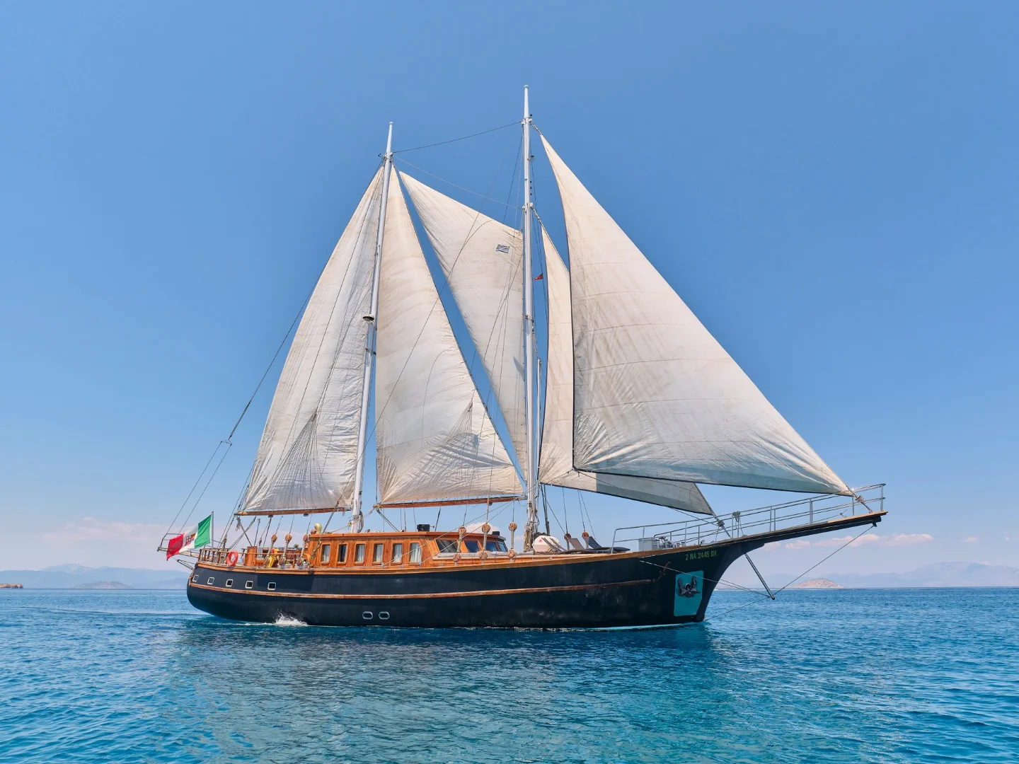 MYRA | Scooner 90 - Photo 6