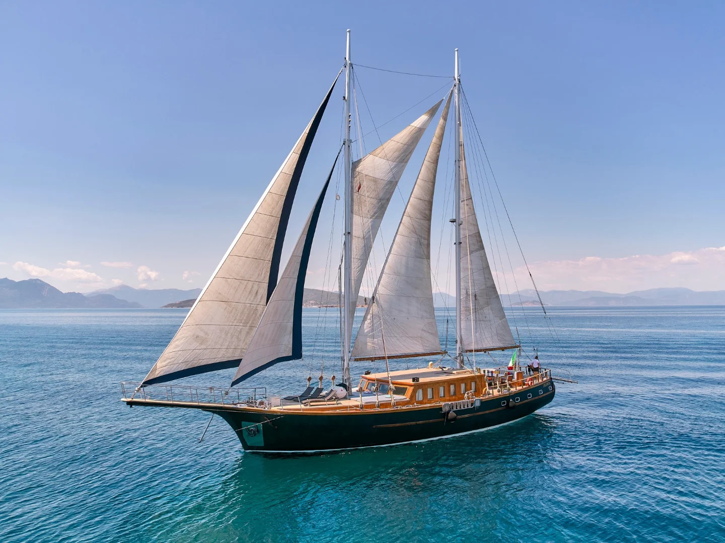 MYRA | Scooner 90