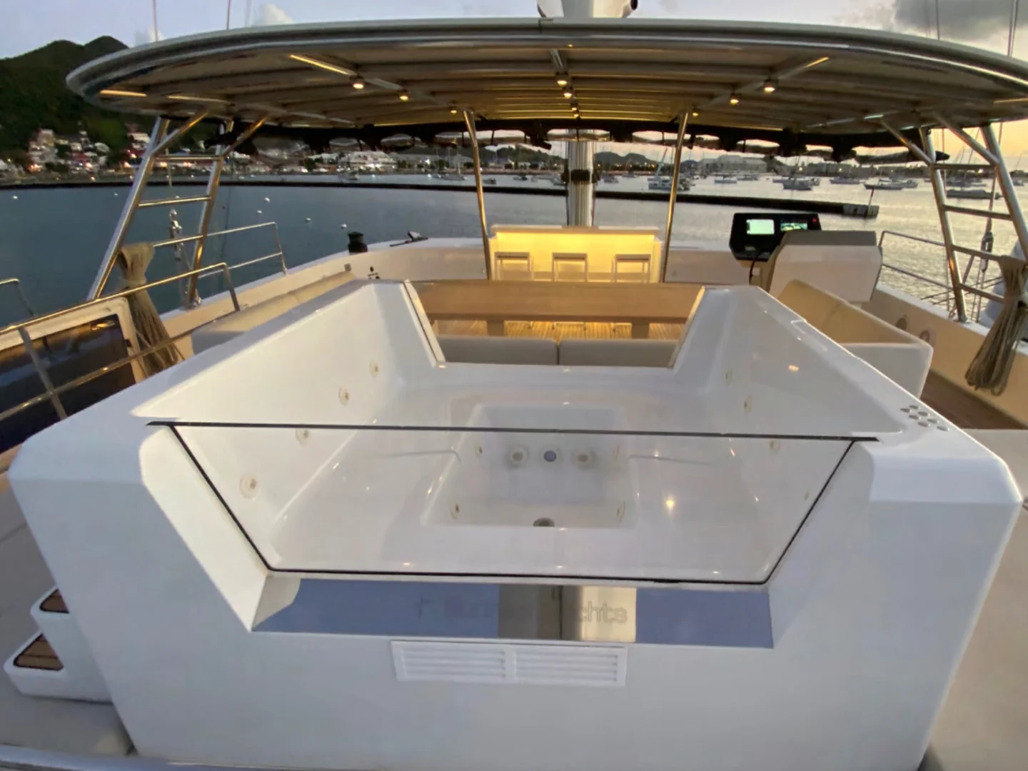 ABOVE & BEYOND | Sunreef 80 - Photo 7