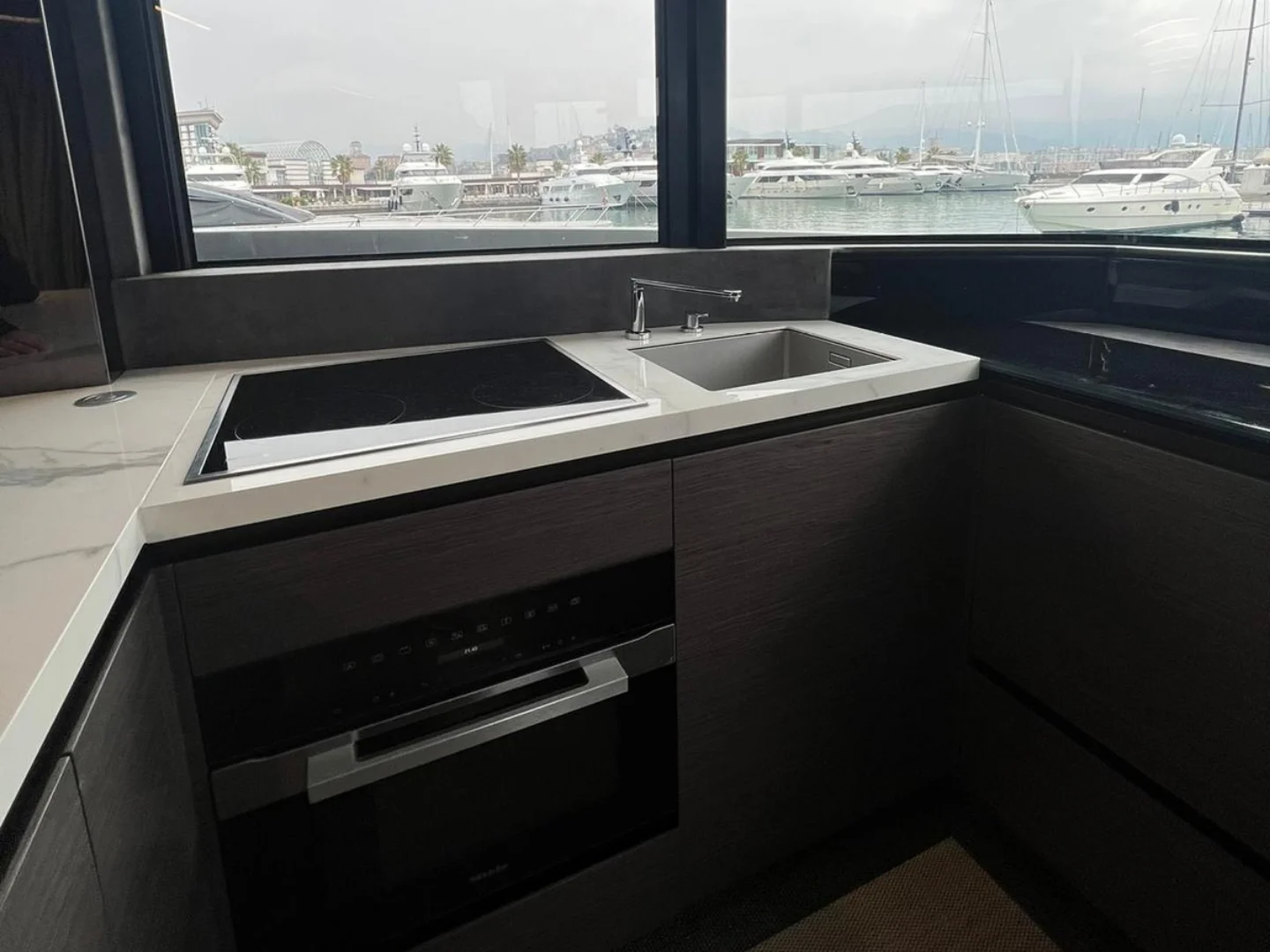 Explorer 62 2020 - Photo 25