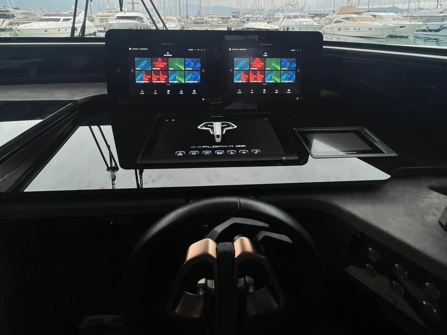 Explorer 62 2020 - Photo 13