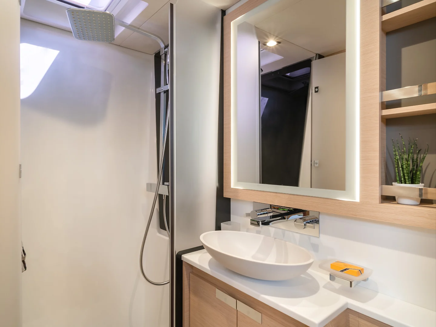 AETHER | Fountaine Pajot 67 - Photo 20