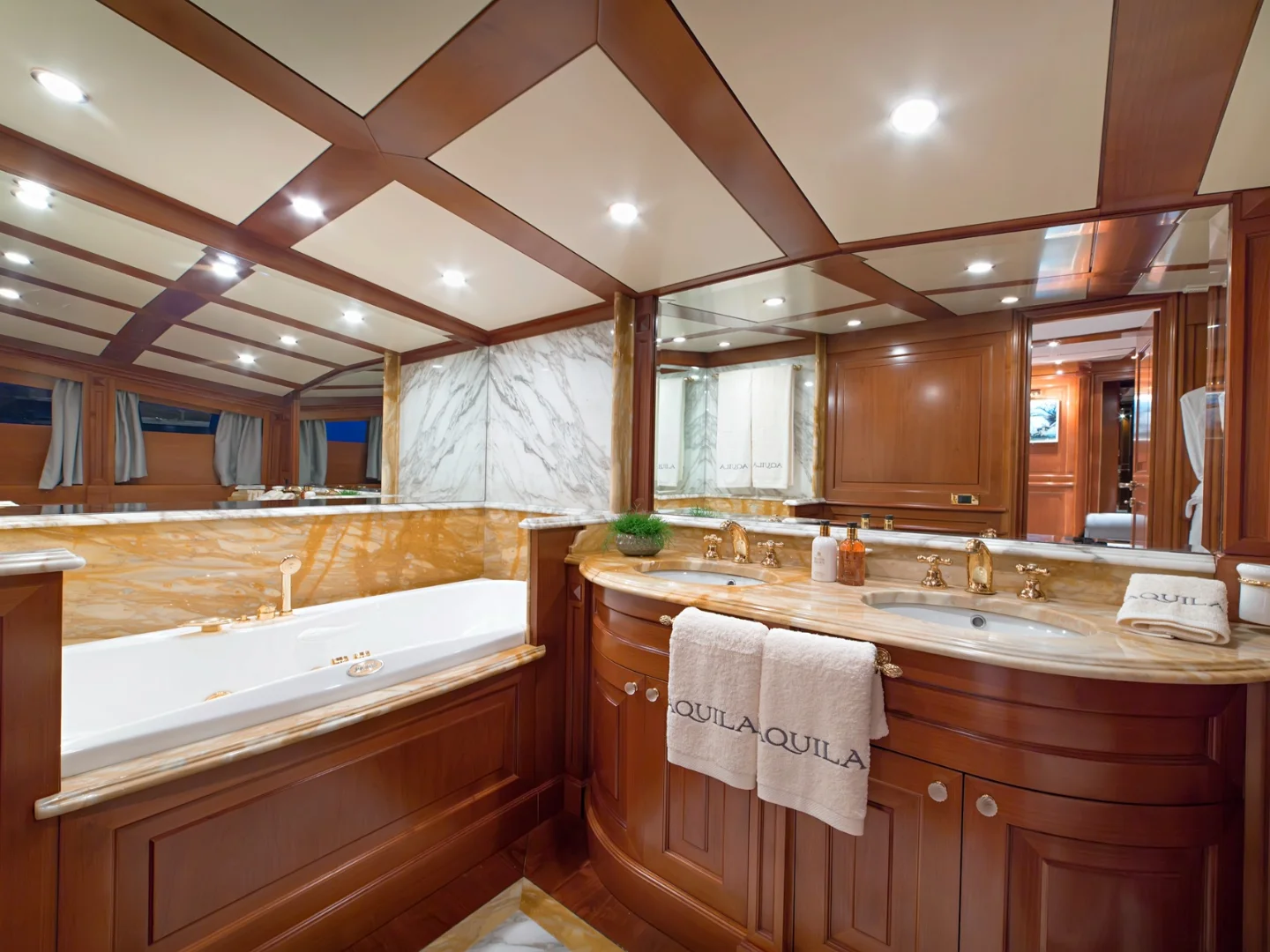 AQUILA | FA Custom 121  - Photo 25