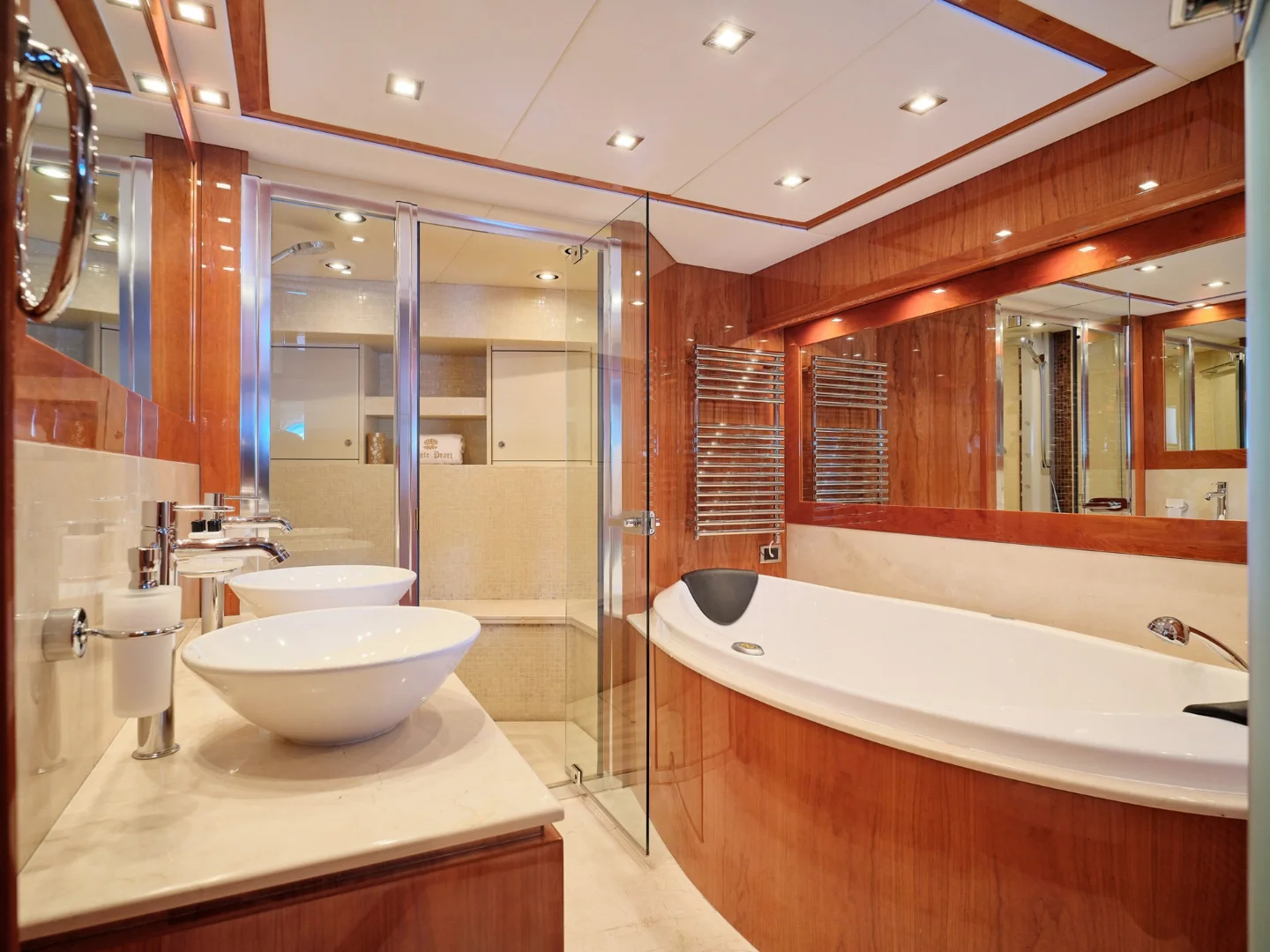 WHITE PEARL I | SunSeeker 111  - Photo 23