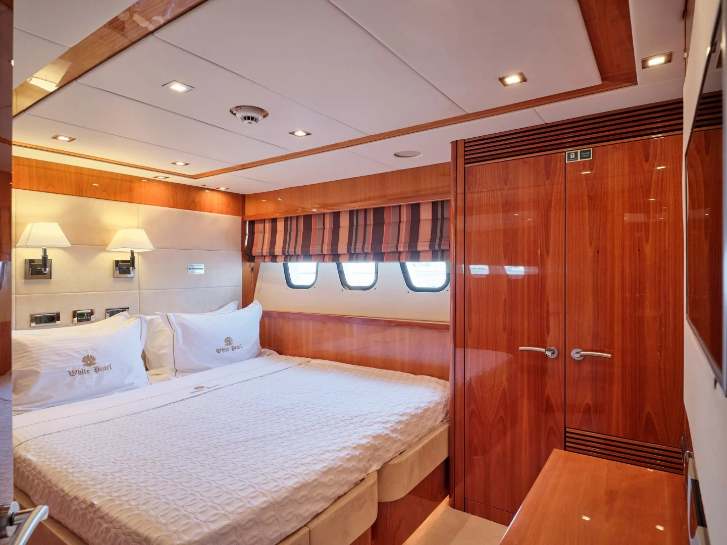 WHITE PEARL I | SunSeeker 111  - Photo 17