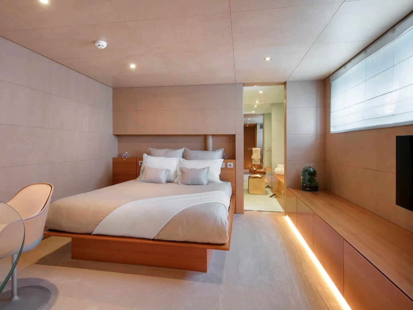 LUISA | Heesen 47M - Photo 69