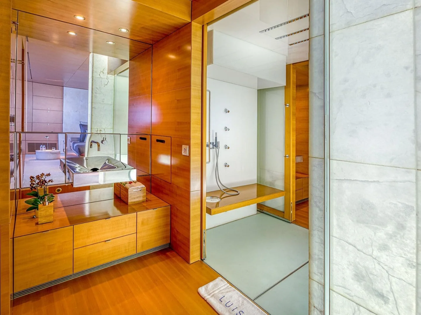 LUISA | Heesen 47M - Photo 78