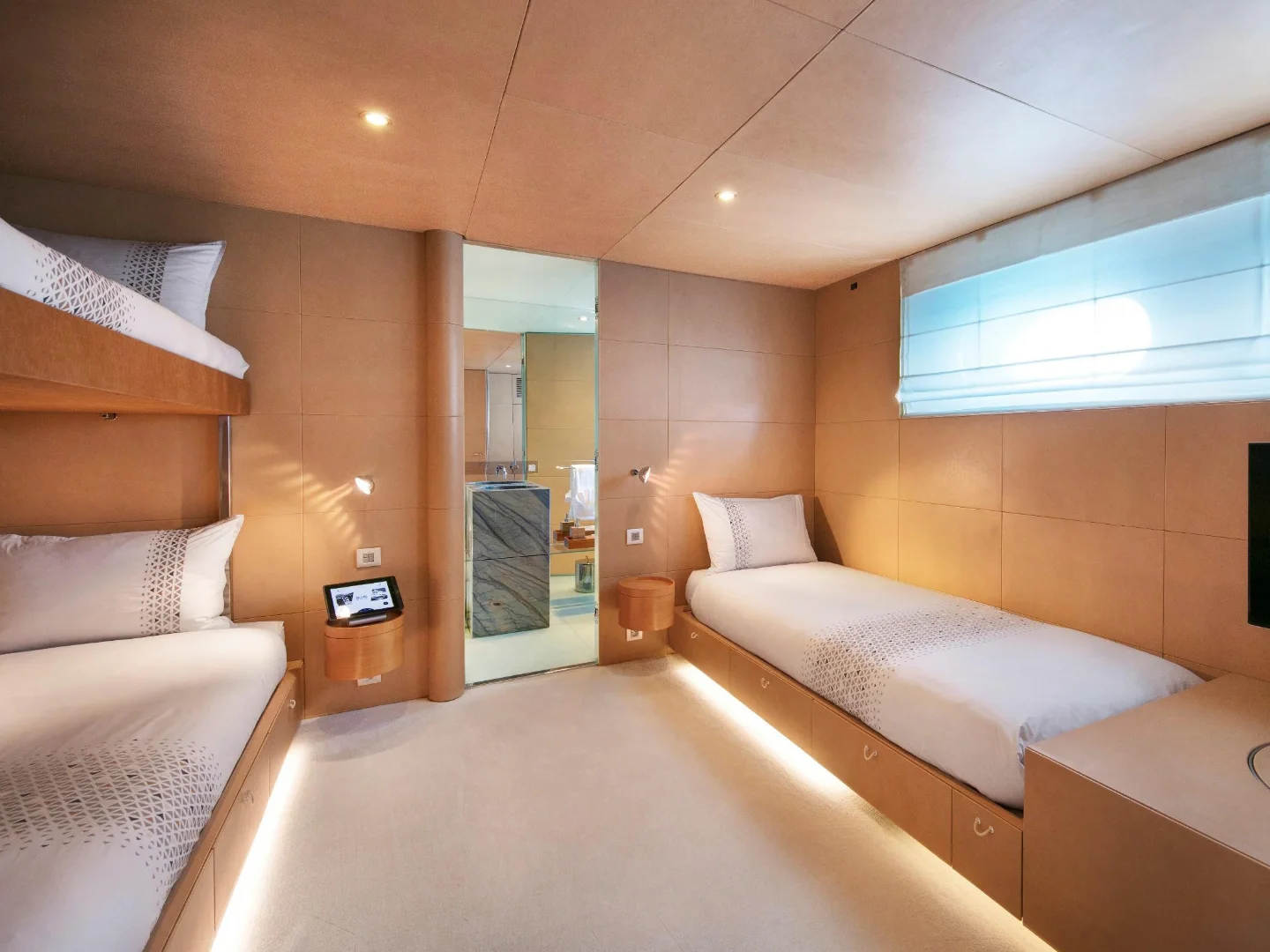 LUISA | Heesen 47M - Photo 75