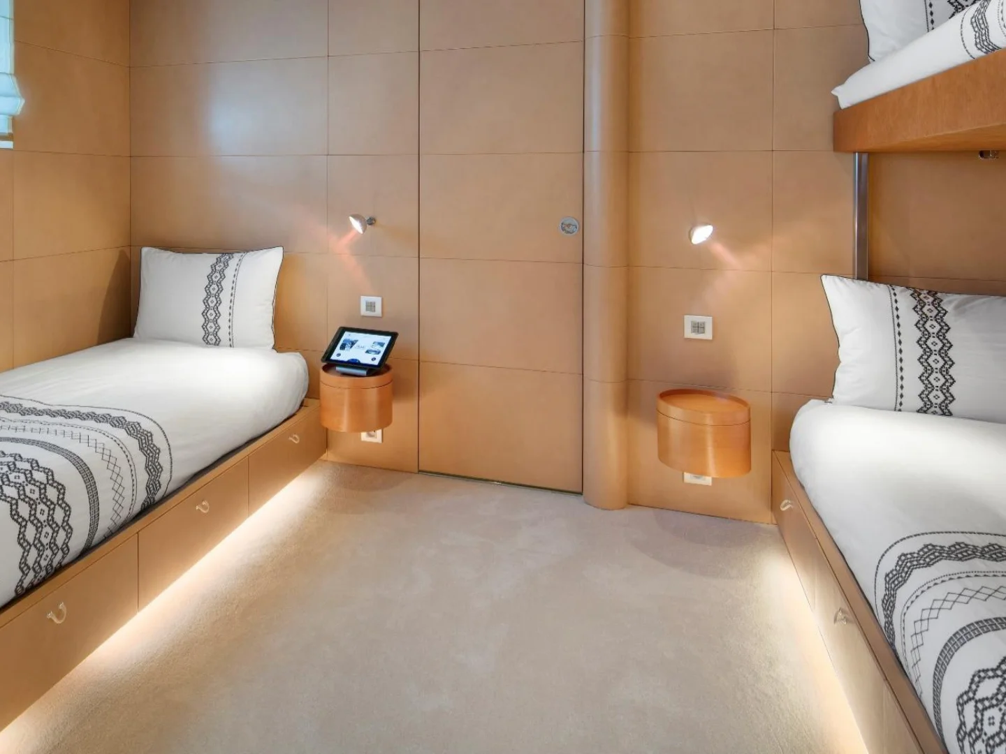 LUISA | Heesen 47M - Photo 74