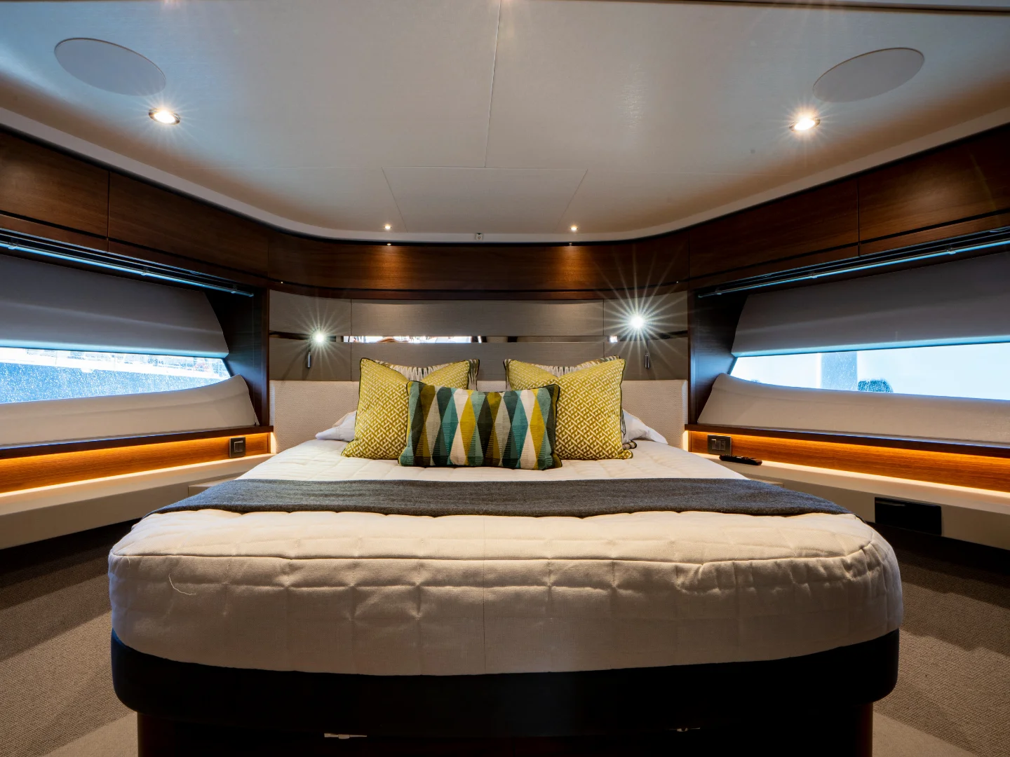 yacht charter mallorca Princess s66 negotiator