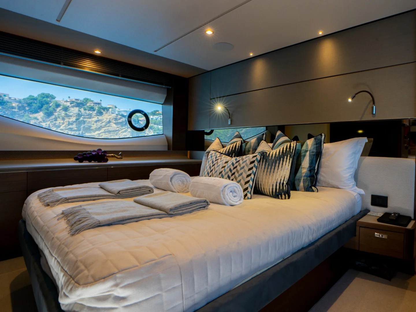 yacht charter mallorca Princess s66 negotiator