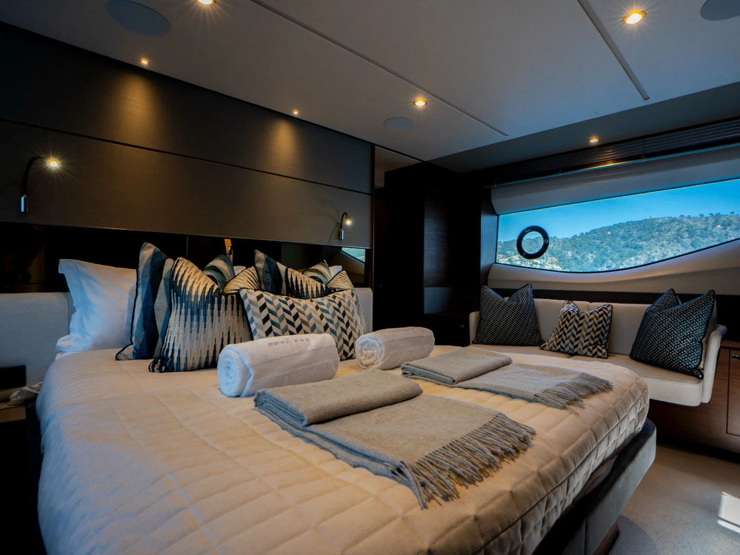 yacht charter mallorca Princess s66 negotiator