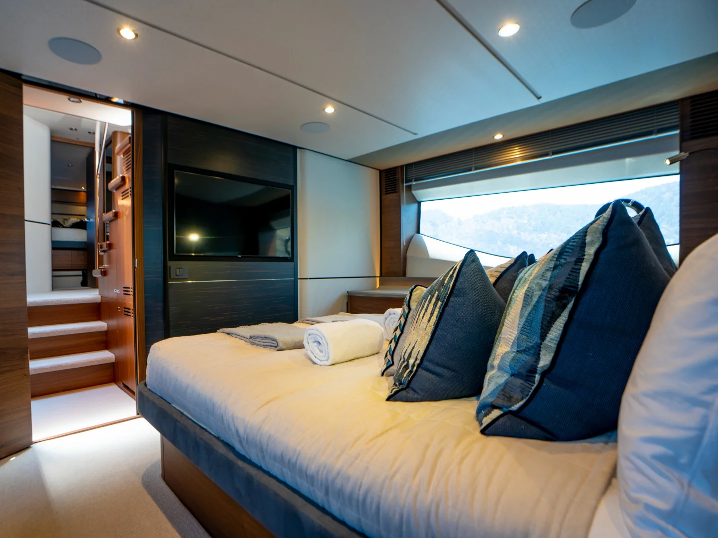 yacht charter mallorca Princess s66 negotiator