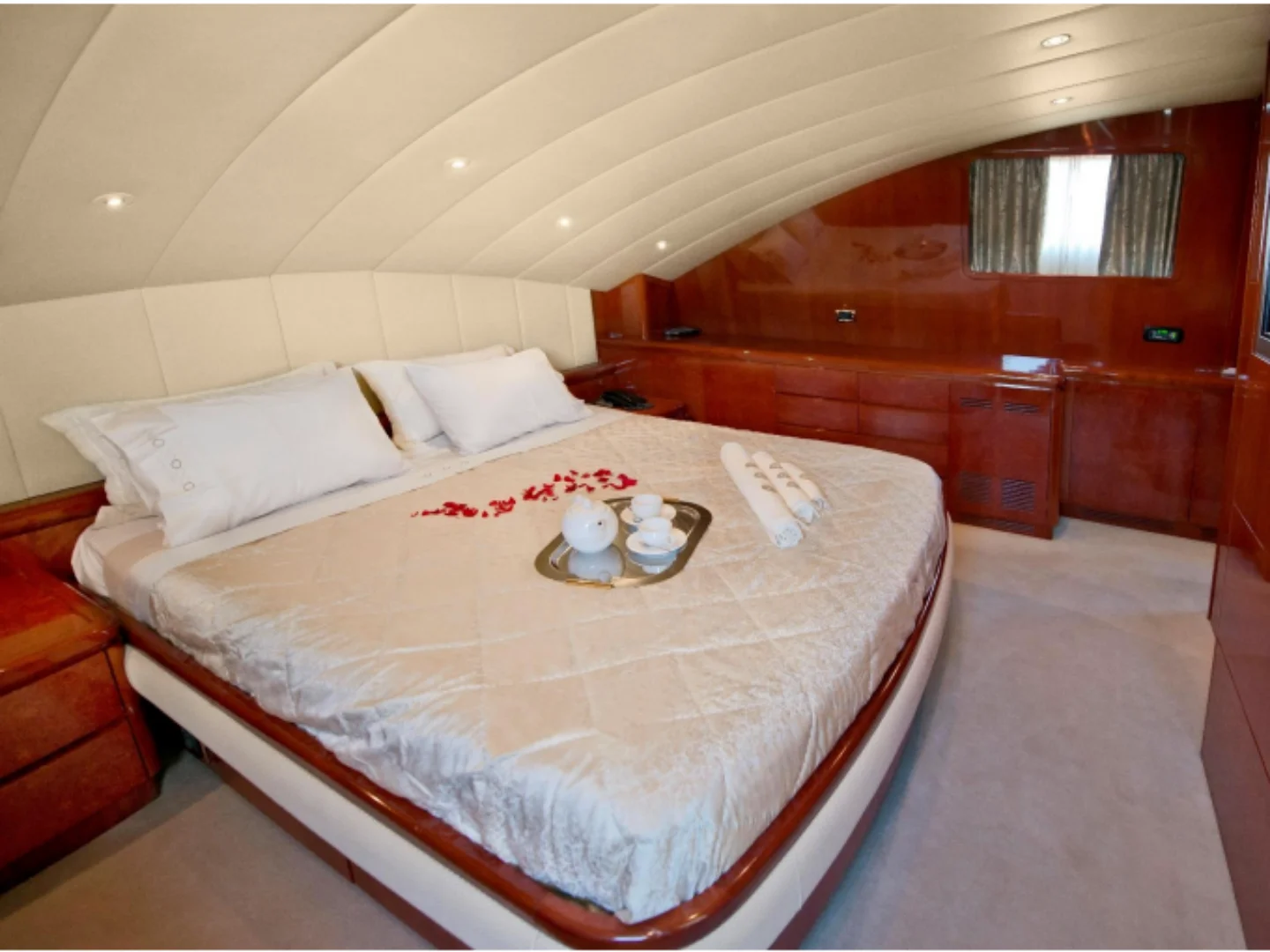 FALCON ISLAND | Falcon 100 - Photo 20