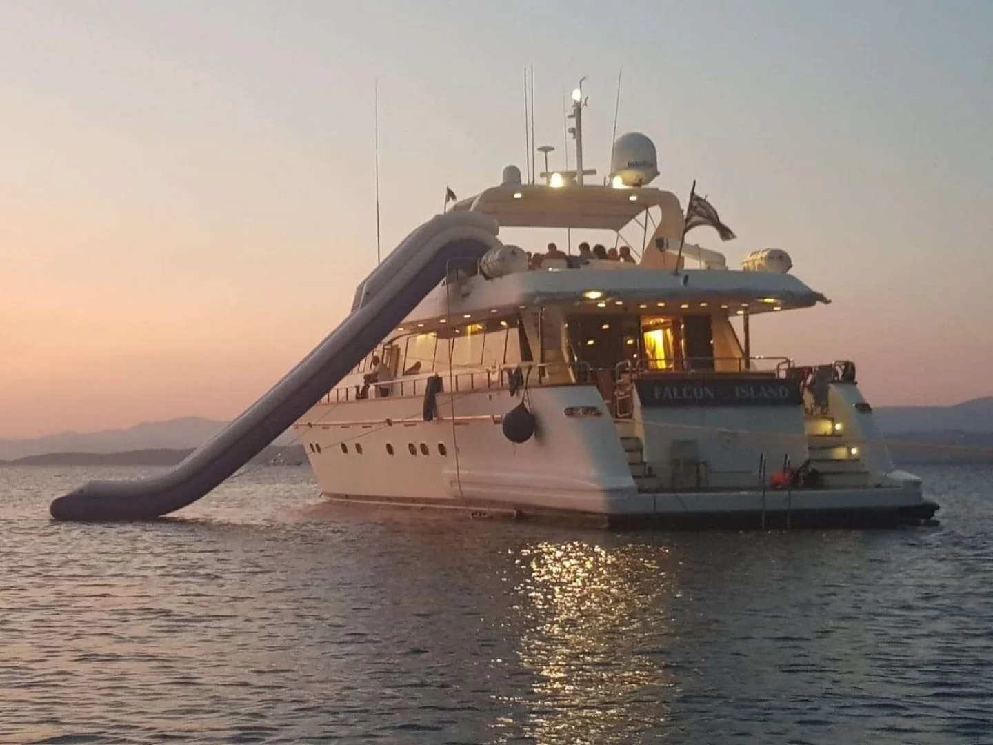 FALCON ISLAND | Falcon 100 - Photo 4