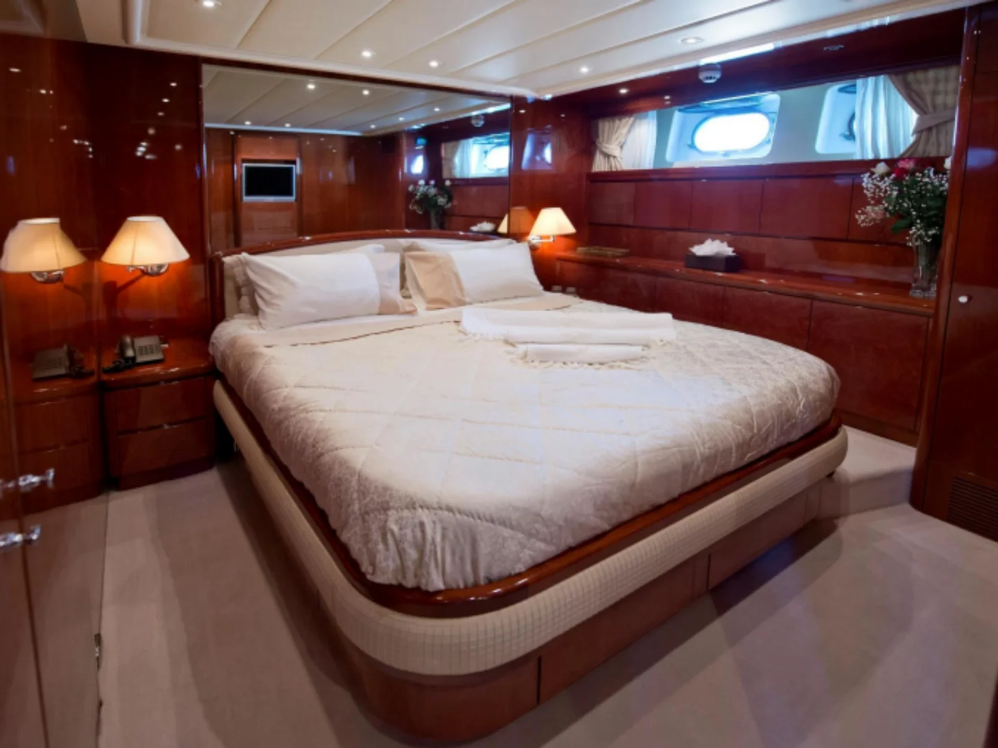 FALCON ISLAND | Falcon 100 - Photo 21