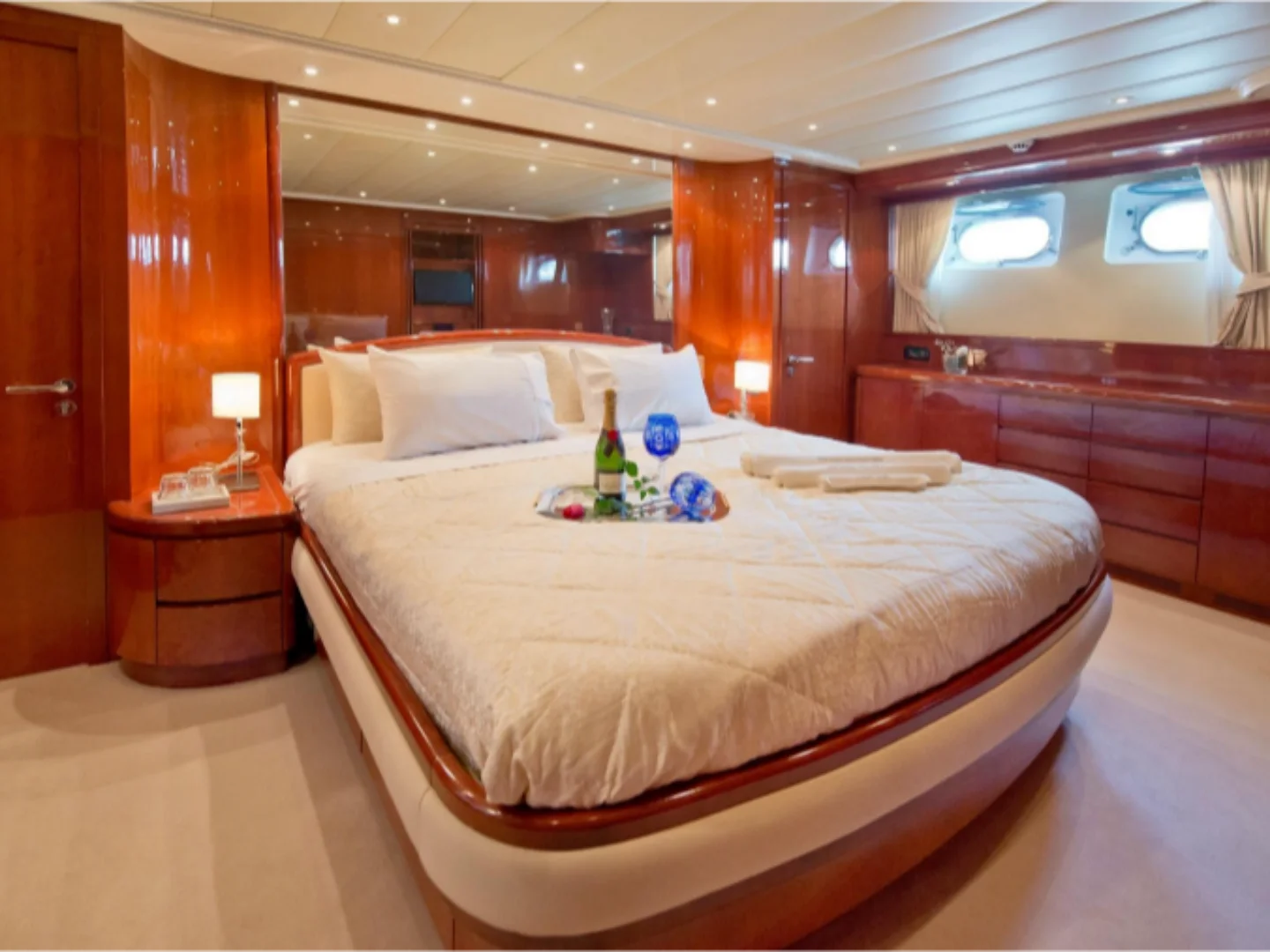 FALCON ISLAND | Falcon 100 - Photo 16
