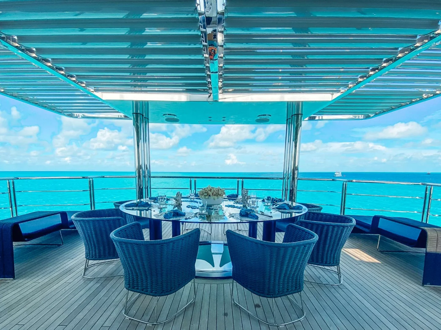 OCULUS | Oceanfast 128 - Photo 10