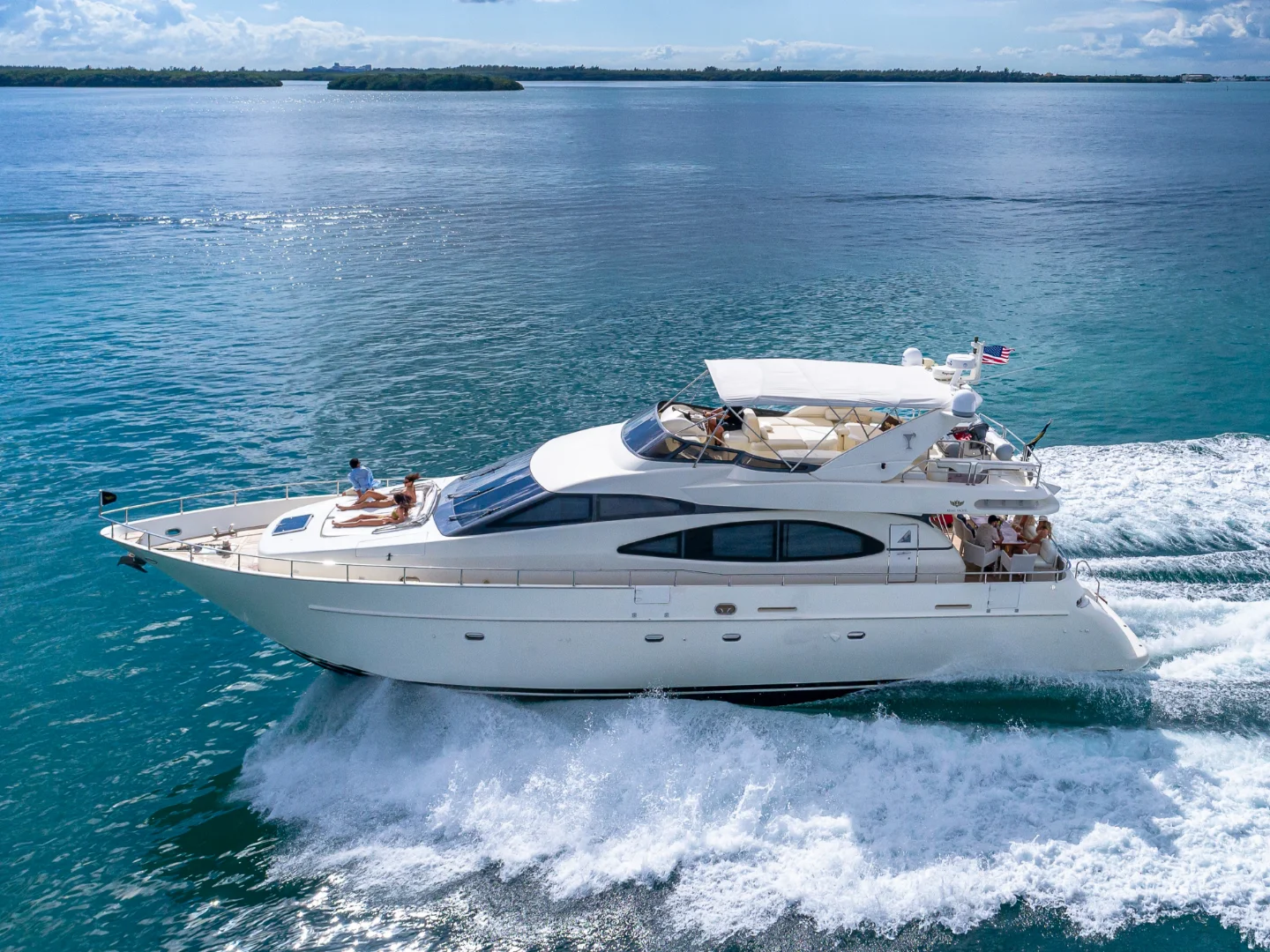SALT SHAKER | Azimut 70 Fly