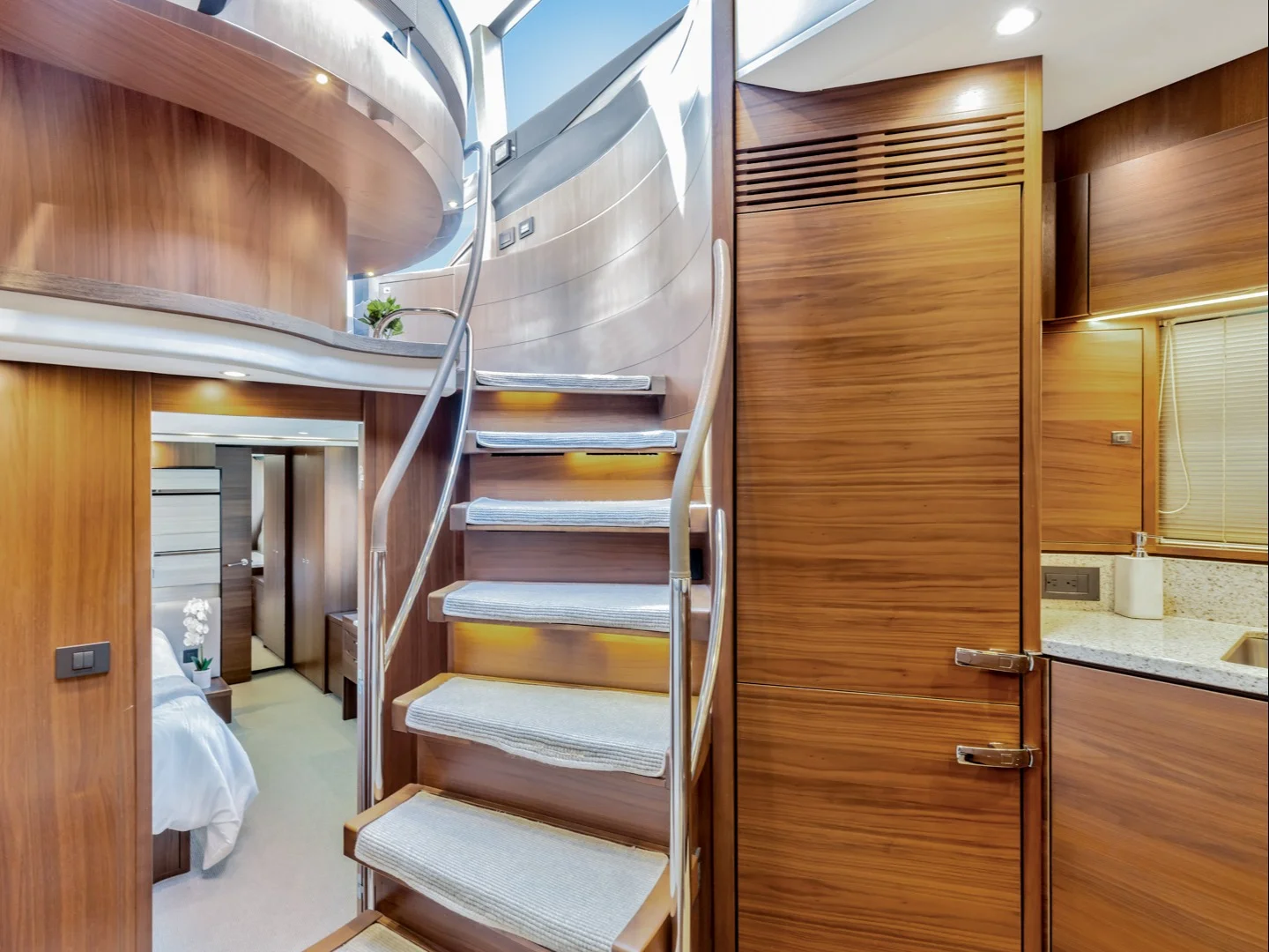 SNOWBIRD | Princess 74 - Photo 29