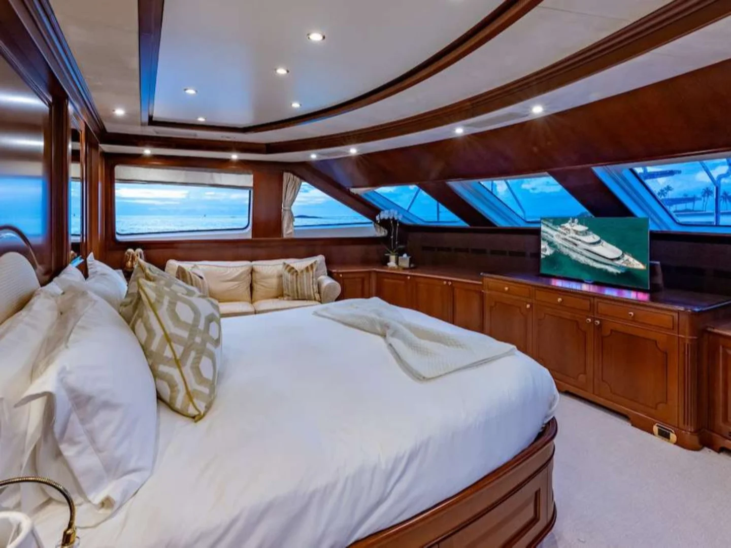 NAMASTE | Benetti 121 - Photo 41
