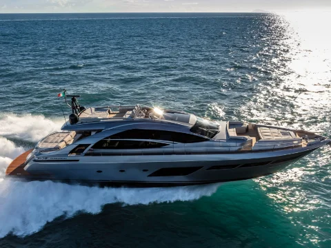 yacht-charter-french-riviera-pershing-8x