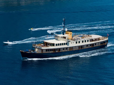 yacht-charter-amalfi-coast-motr-yacht