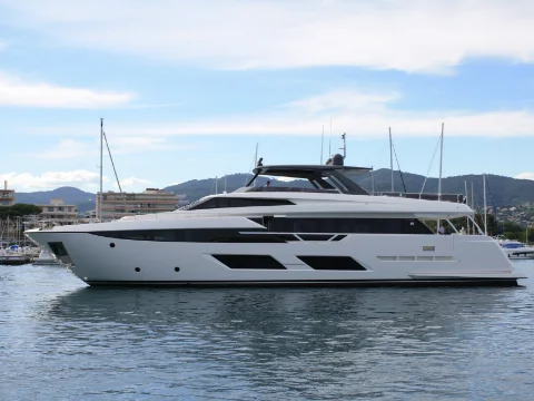 yacht-charter-french-riviera-ferretti-upstream