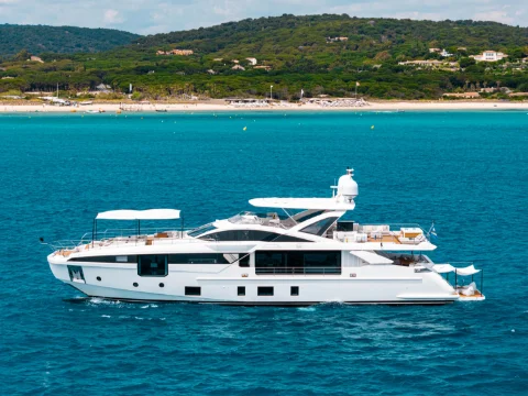 azimut grande 32 metri yacht charter