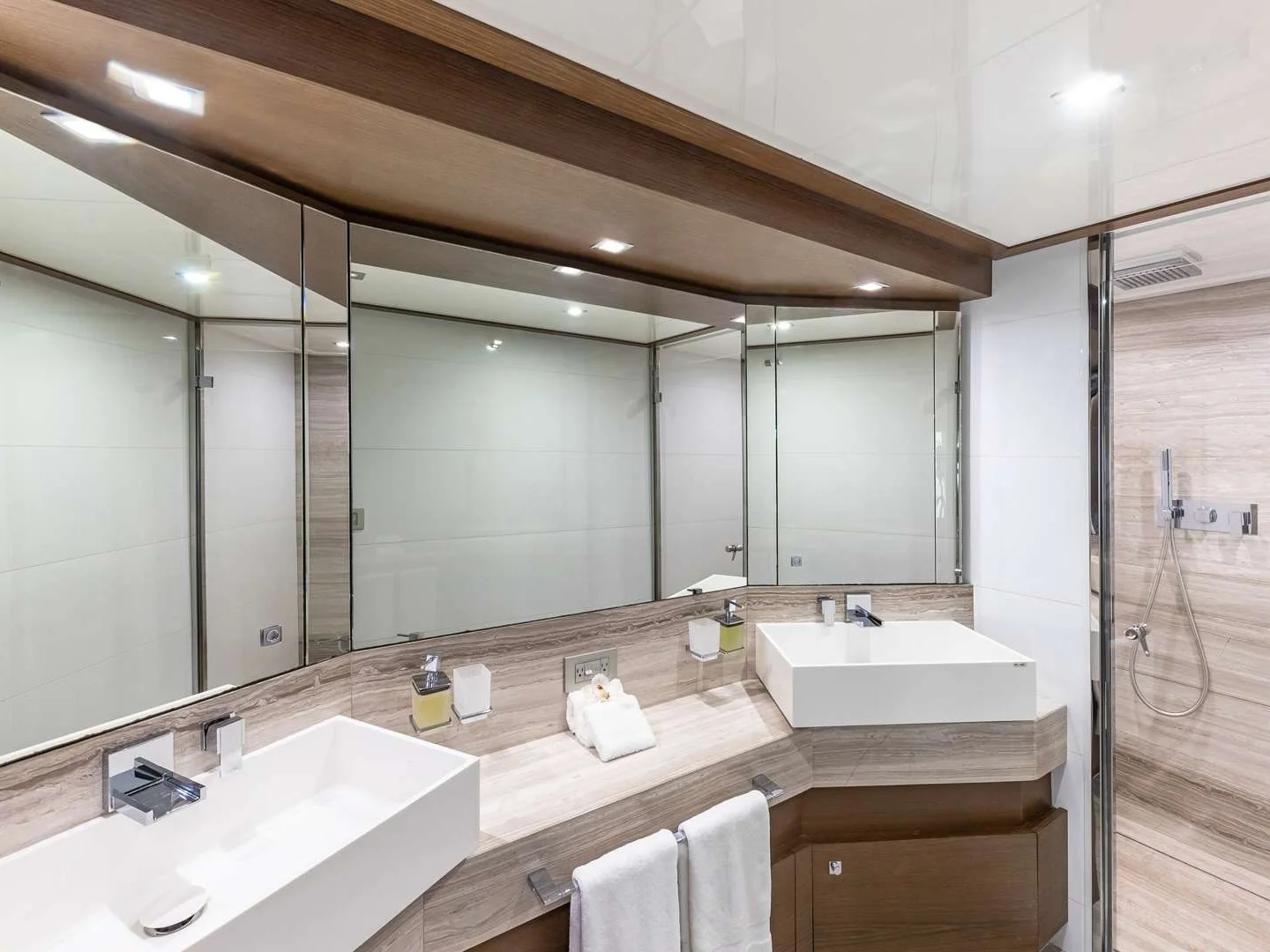 HOYA SAXA | Ferretti 87 - Photo 27