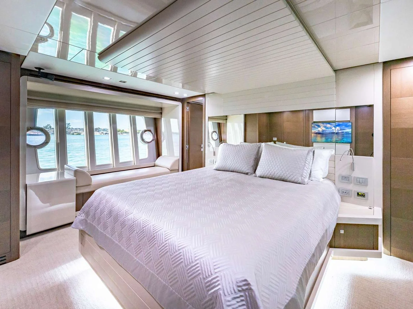 HOYA SAXA | Ferretti 87 - Photo 25