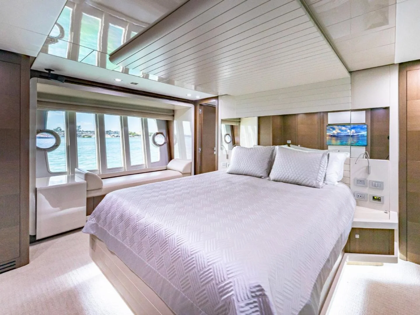 HOYA SAXA | Ferretti 87 - Photo 35